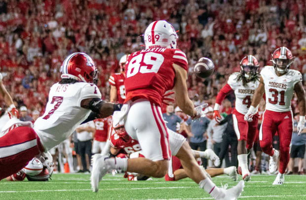 Oliver Martin 21-yd catch 2022 Nebraska vs Indiana football 2Q